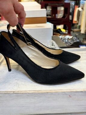 NIB Italian Luca Valentini Black Silk Pointed Slingback Heels w/raw edge